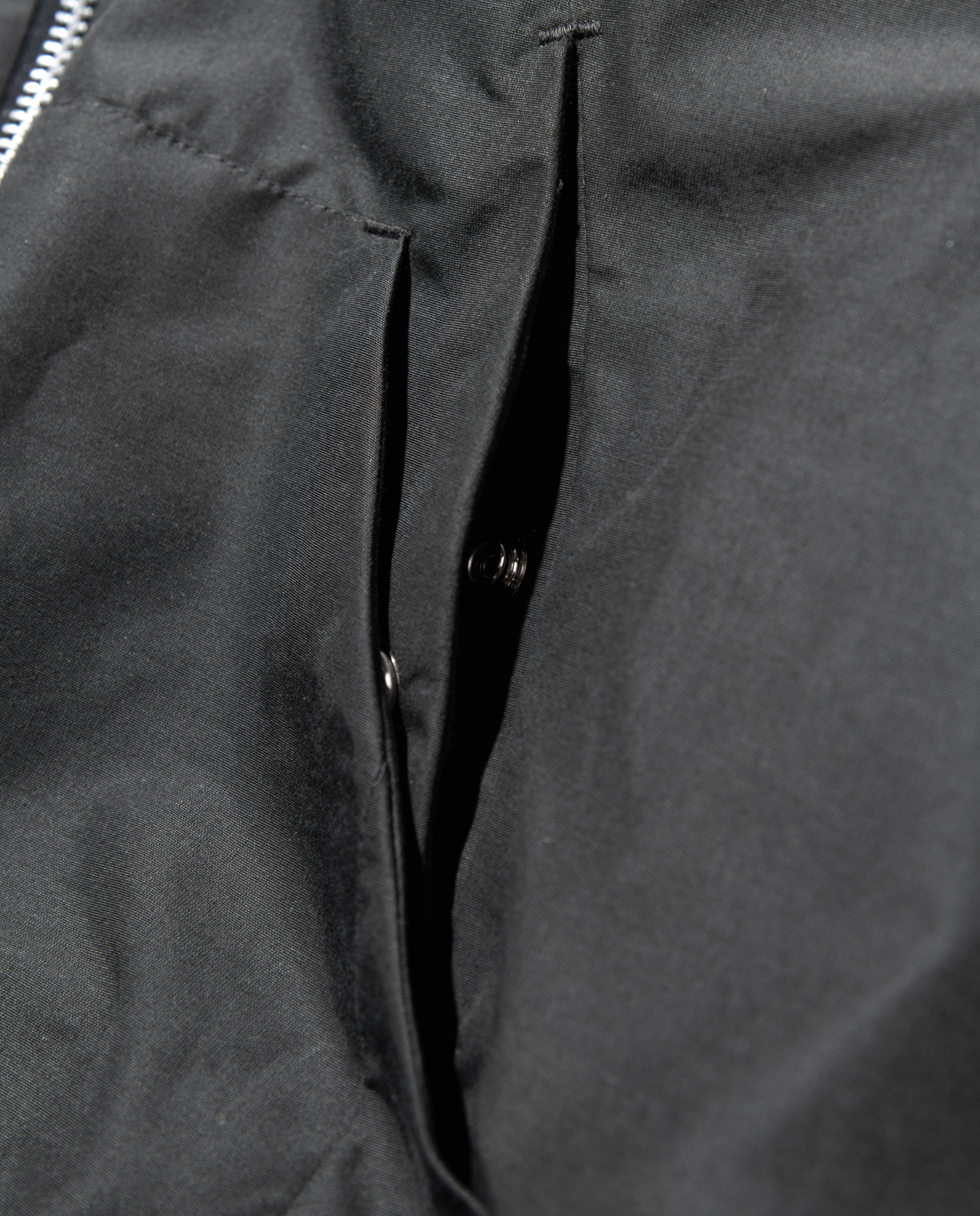 IRON ''VOID'' Headphone Hooded-Jacket