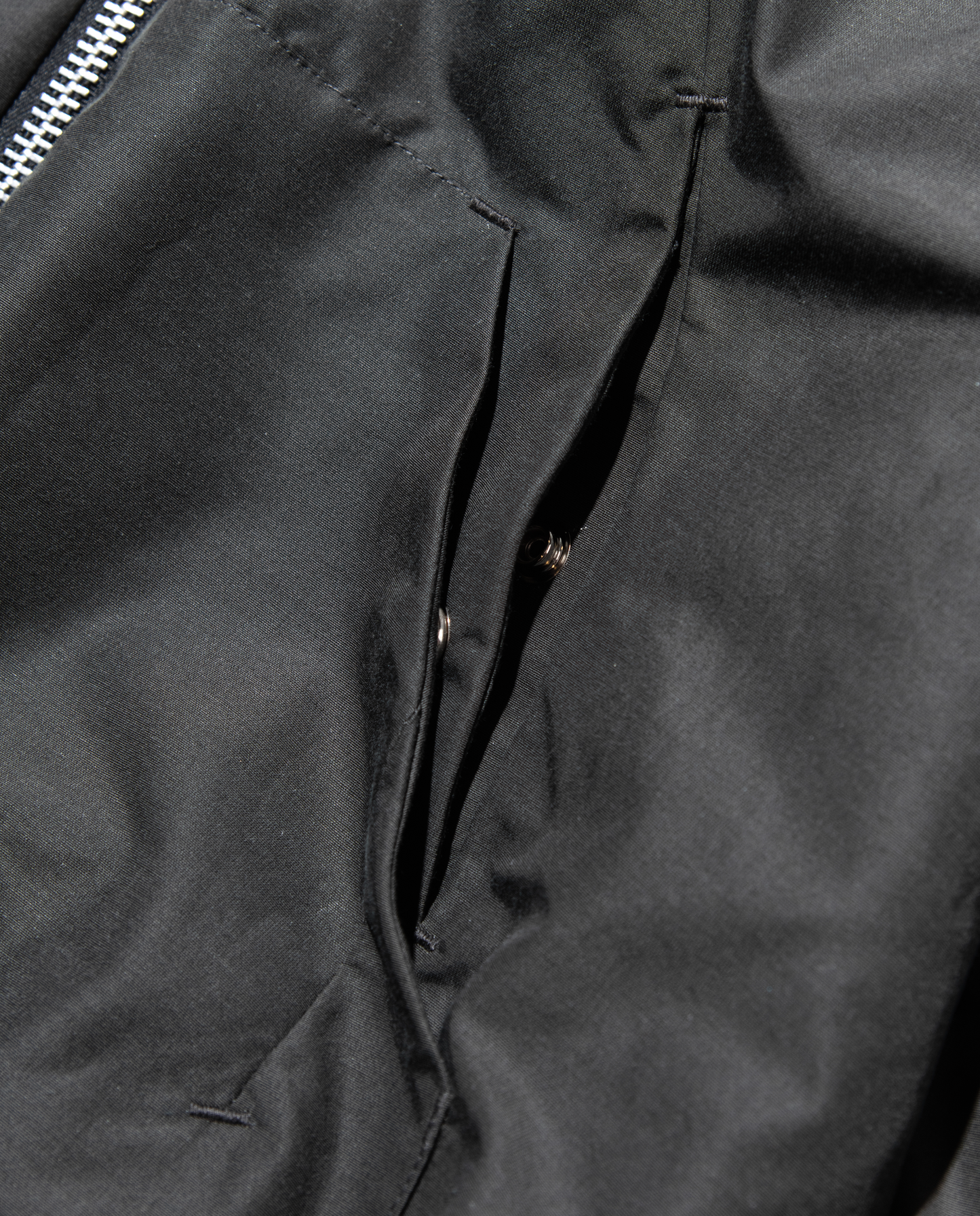 IRON ''VOID'' Headphone Hooded-Jacket